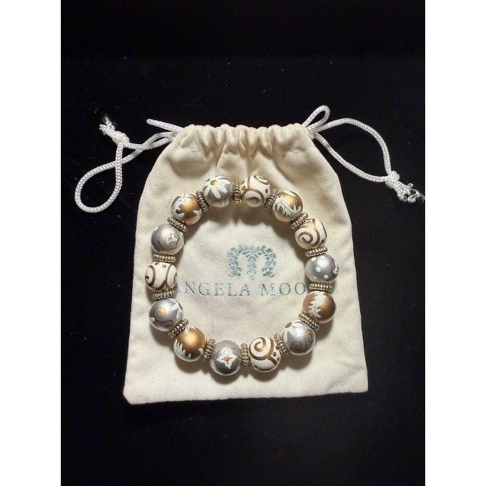 Angela Moore Beaded Stretch Bracelet White Gold Tone Floral Swirl Design